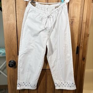 AMI Woman White 100% Cotton Capri Pants Ankle Floral Summer Sz M Elastic Waist
